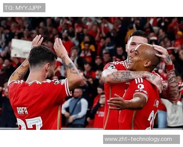 足总杯精彩对决拜仁狂胜曼联四球引发全场热议