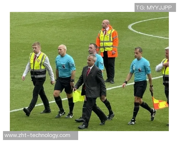 世界杯激战阿森纳与拜仁握手言和帽子戏法引发争议判罚热议 世界杯激战阿森纳与拜仁握手言和帽子戏法引发争议判罚热议