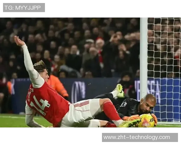 世界杯激战阿森纳与拜仁握手言和帽子戏法引发争议判罚热议