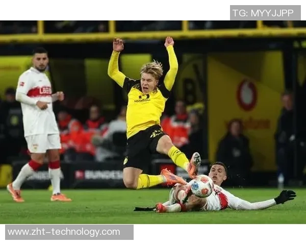 西甲激战:多特蒙德大胜阿森纳引发争议判罚全场沸腾 西甲激战:多特蒙德大胜阿森纳引发争议判罚全场沸腾